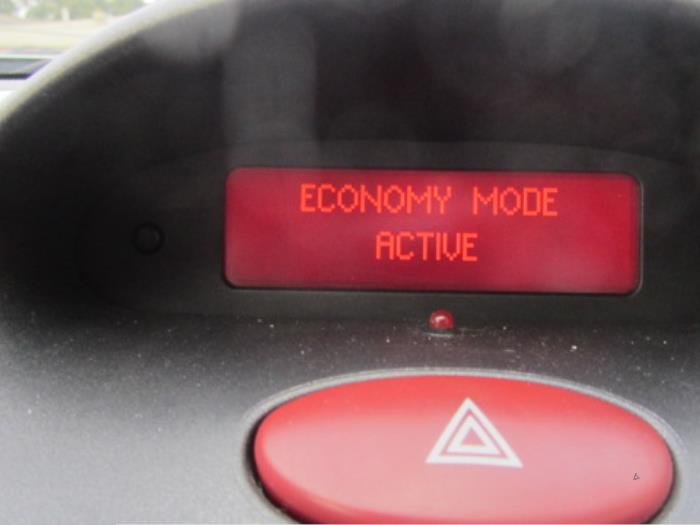  Cómo desbloquear el Modo de Economía en autos Peugeot?